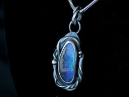 IKARIA • Opal Anhänger aus 925 Silber · Unikat
