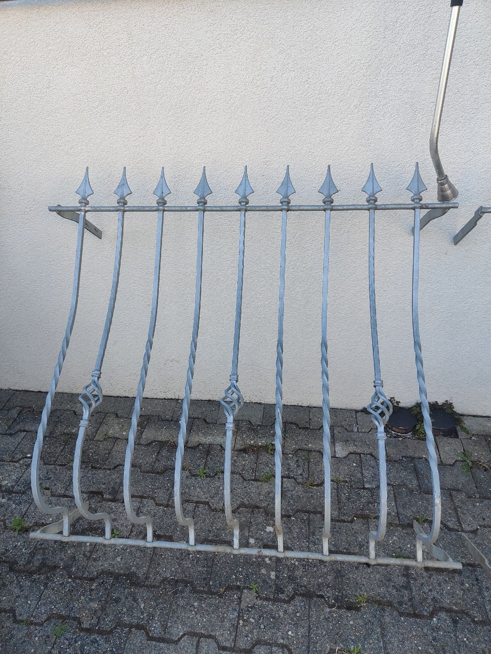Griglie e Inferriate: Fenstergitter B112xL112xT50 mit Halterung – Usato da Ehrendingen venduto da Axe31