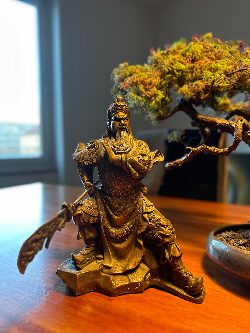 Statuette: Antique Style Guan Yu Bronze Warrior Statue – Feng Shui Prot – Usato da Zürich venduto da Curated.Chapters 4