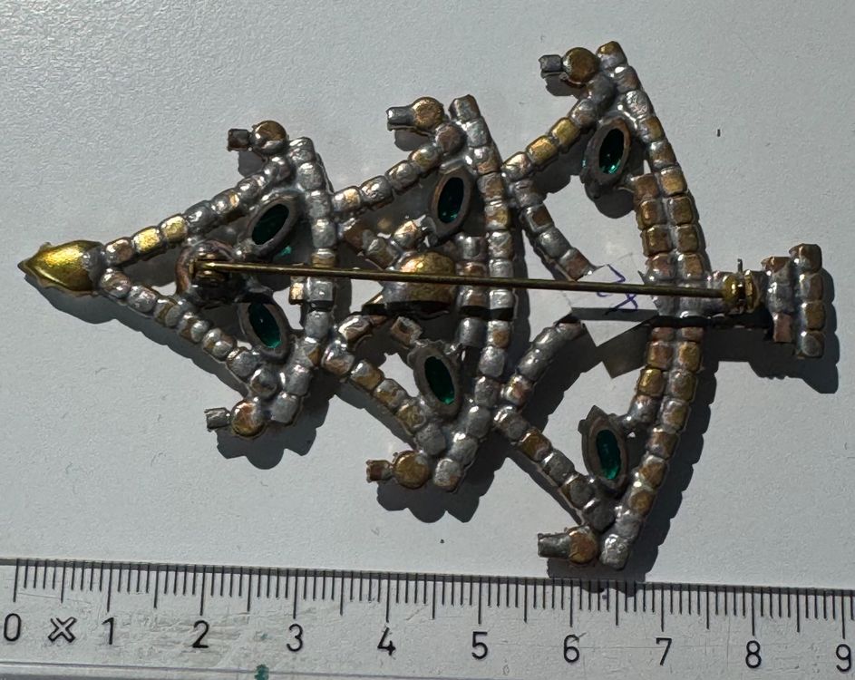 Broche vintage bronze et strass gris, style baroque