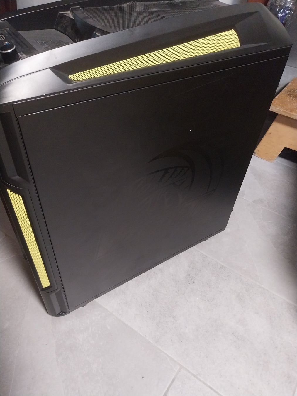 Custodie: Akasa Venom Toxic Black Full Tower PC – Usato da Schwaderloch venduto da bademeister79 8