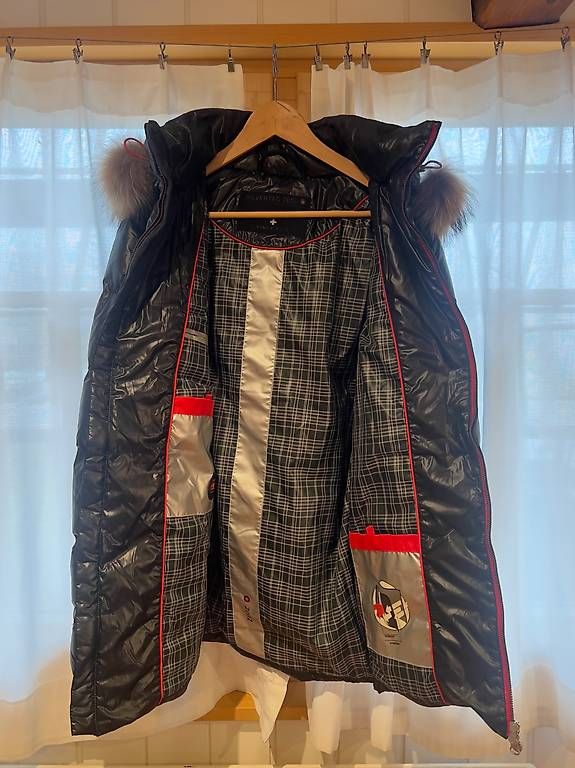 Giacche: Silvertag-Tech Herren Daunenjacke mit Waschbär Pelz – Usato da Rorschach venduto da jetztundhier 2