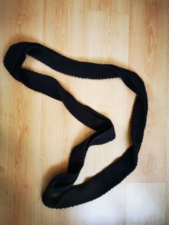 Schwarzer Strickschal - Kuschelig warm für den Winter!