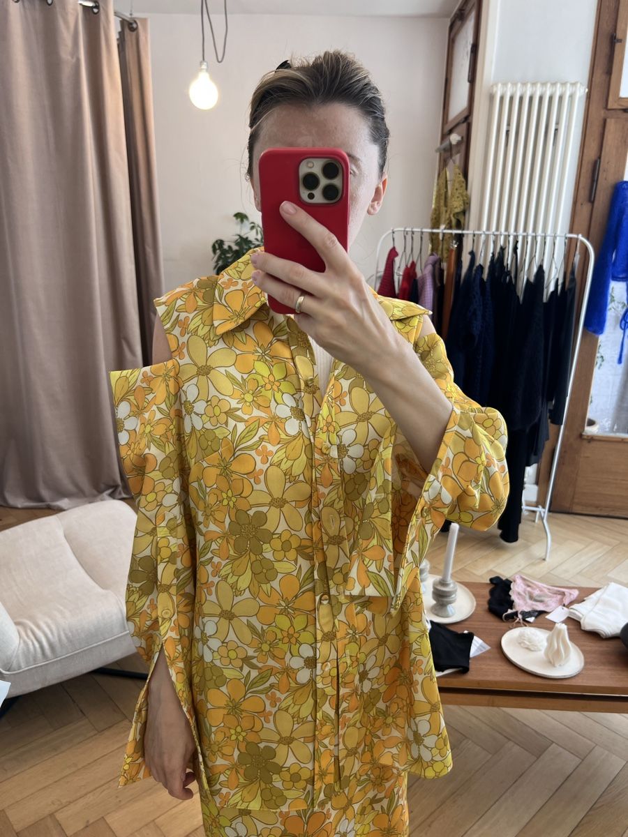 Blusen: Floral shirt with cut shoulder – Neu (gemäss Beschreibung) aus Goldau von Kseniya123 1
