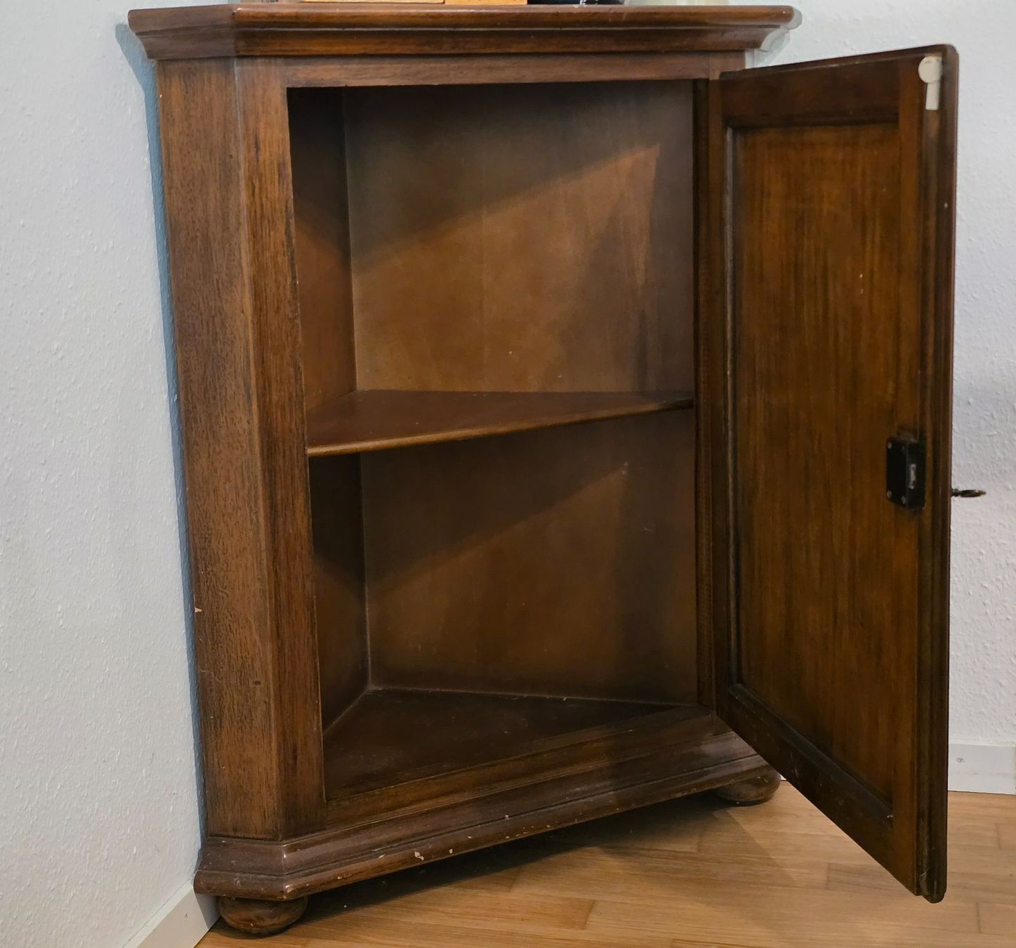 Schränke: Praktischer Eckschrank / Eckkommode (Echtholz) – Gebraucht aus Ennetbaden von cyrill_94 1