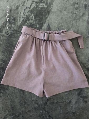 Hohe Taille Buckle Short mit zwei Seitentaschen