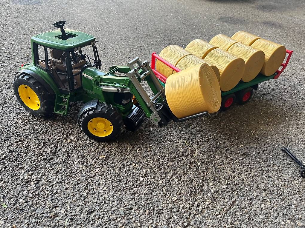 Giocattoli: Bruder Traktor mit Anhänger – Usato da Effingen venduto da dan_ymv8 2