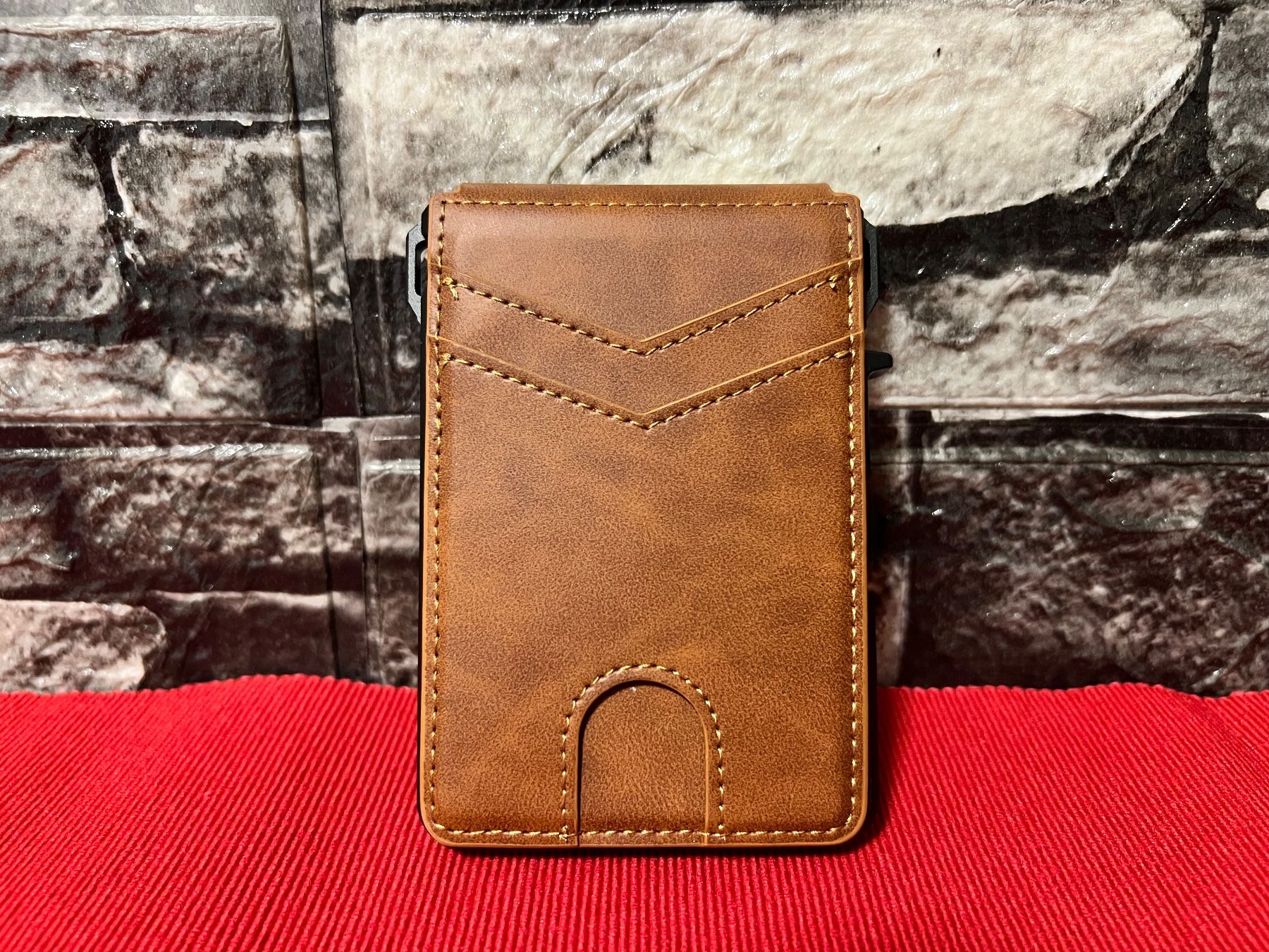 Brieftaschen: Schmales Portemonnaie, mit Clip – Neu und originalverpackt aus Bern von No1e 2