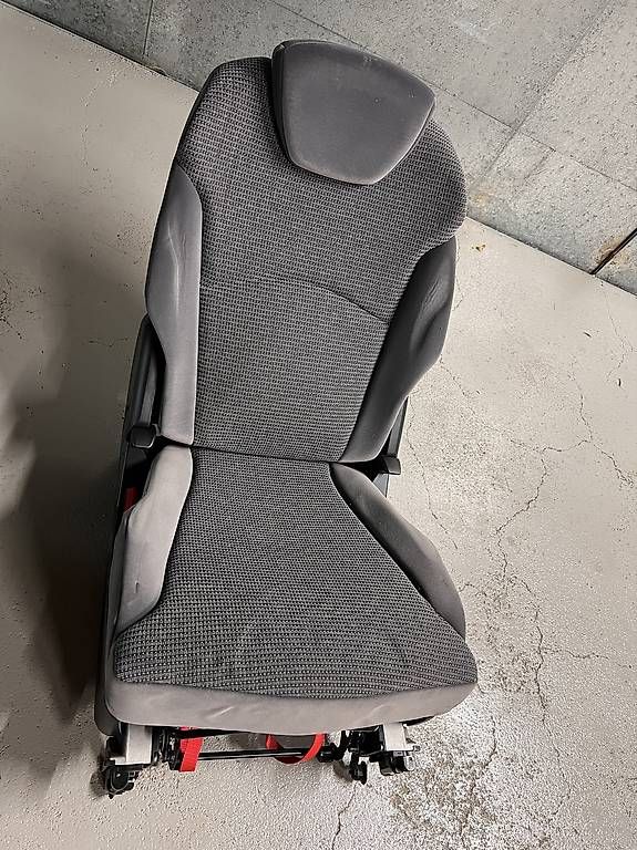 Tutti pezzi di ricambio auto: Sitz Peugeot 807 – Nuovo e nell'imballaggio originale da Naters venduto da pao_2lv5