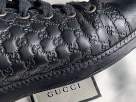 GUCCI : Baskets vintage en cuir noir 37