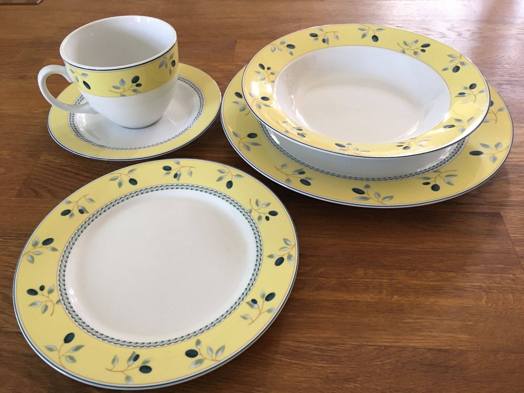 Geschirrsets: Geschirr Set (5 tlg.) – Gebraucht aus Bauma von Budgerigar
