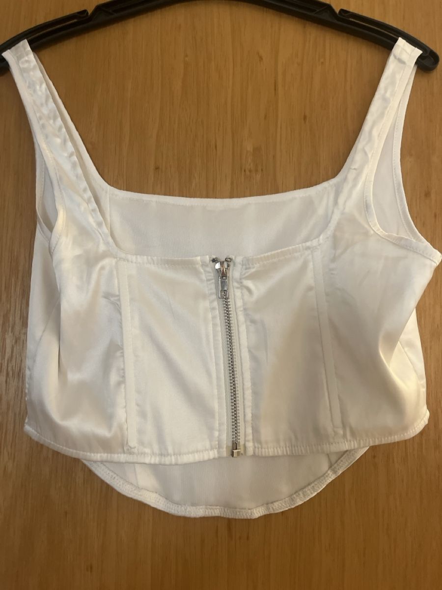 Top: White satin top, XS-S – Usato da Porsel venduto da ali_tdk9 1