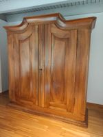 Antiker Holzschrank zweitürig