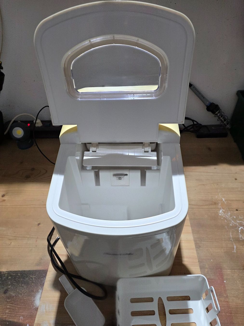 Elettrodomestici da cucina: Eiswürfelmaschine – Usato da Lostorf venduto da Cellos 3