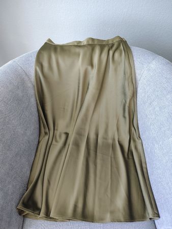 Seidenglatte H&M Rock in olivengrün Gr. 36, lenge 70 cm