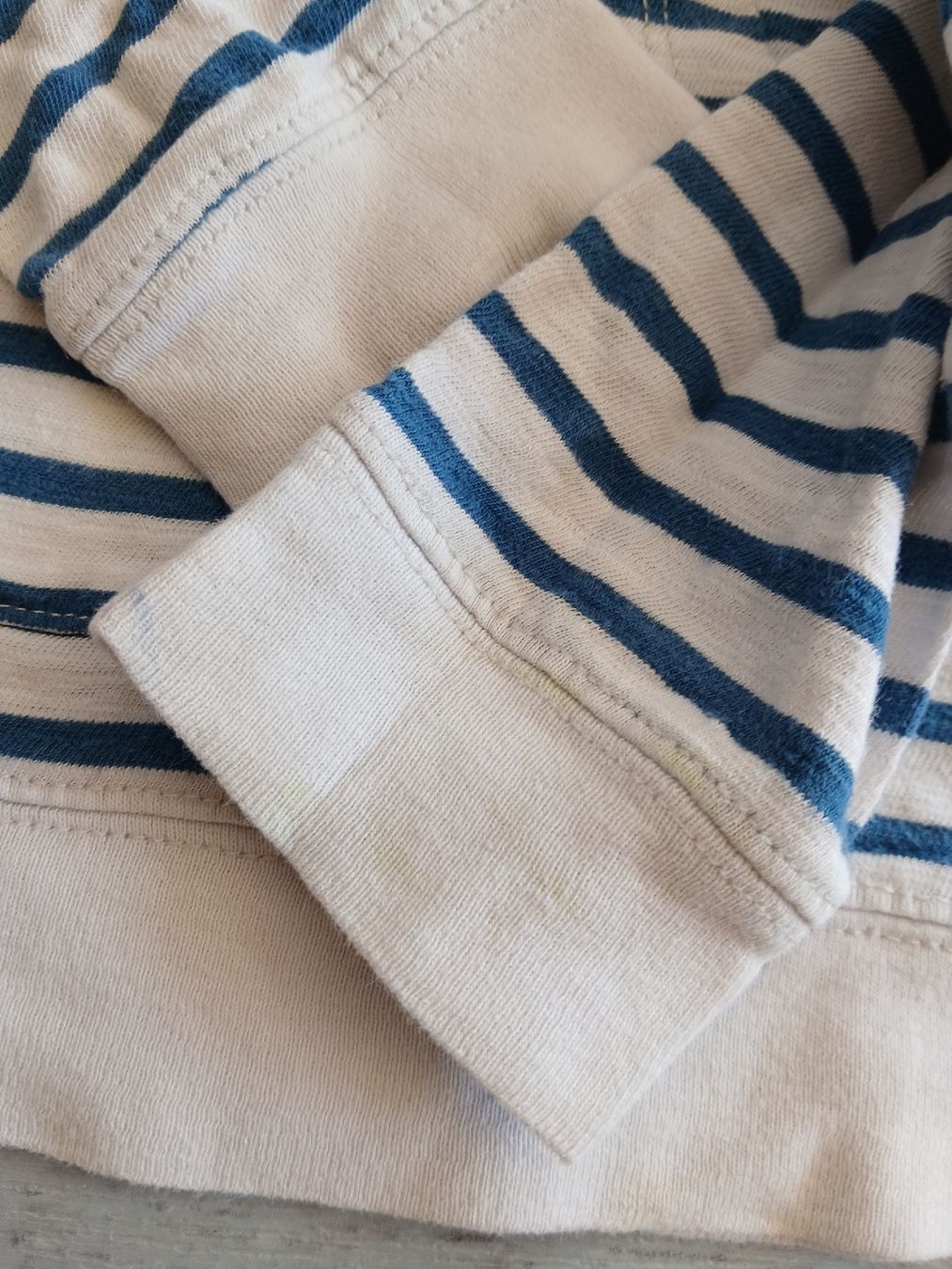 Oshkosh Pullover & Sweatshirts: 5 T Oshkosh Pulli  – Gebraucht aus Sevelen von boutiquenounou 1