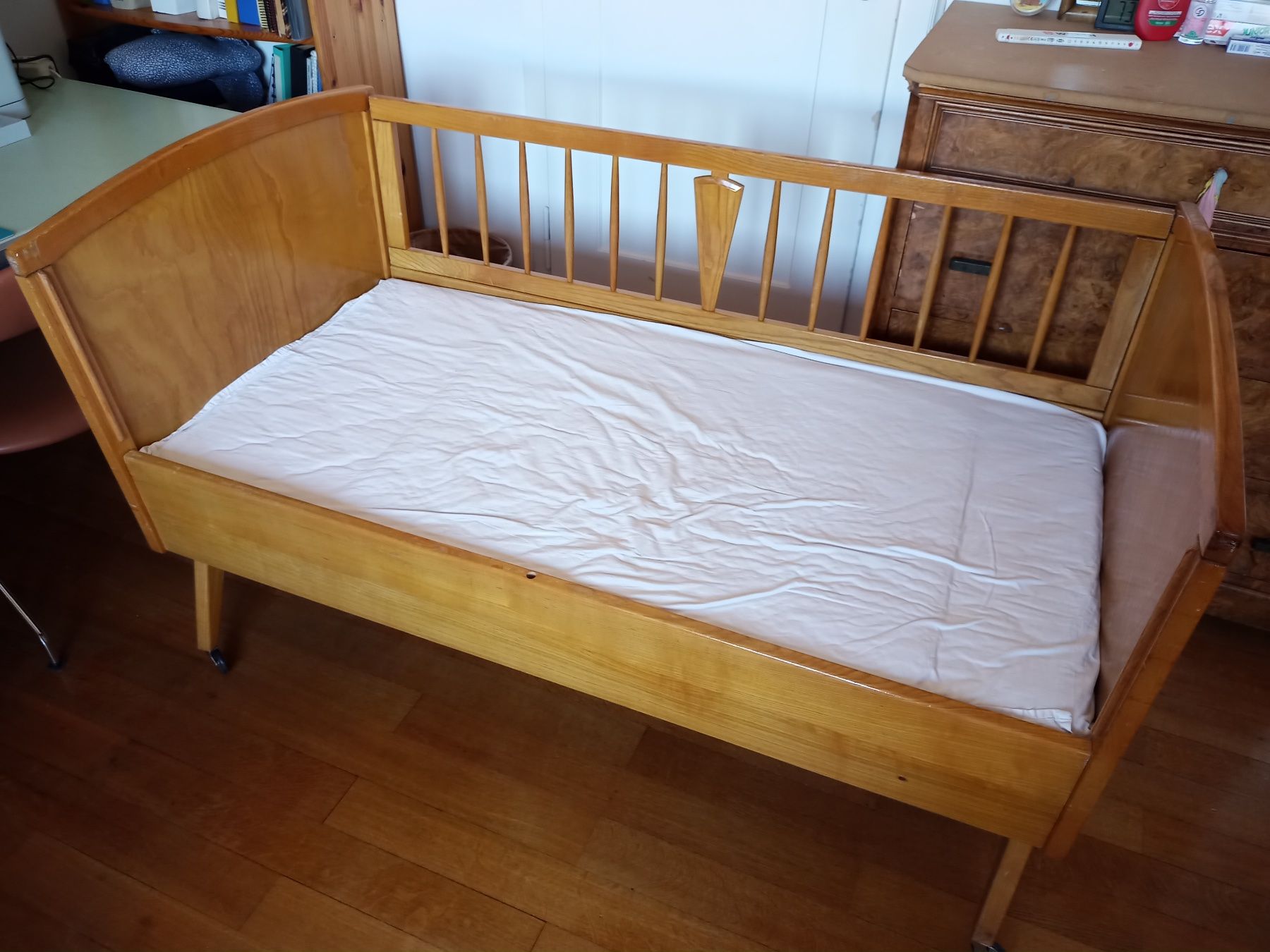 Lits: Kinderbett aus Holz – D'occasion à Basel par B_dj 1