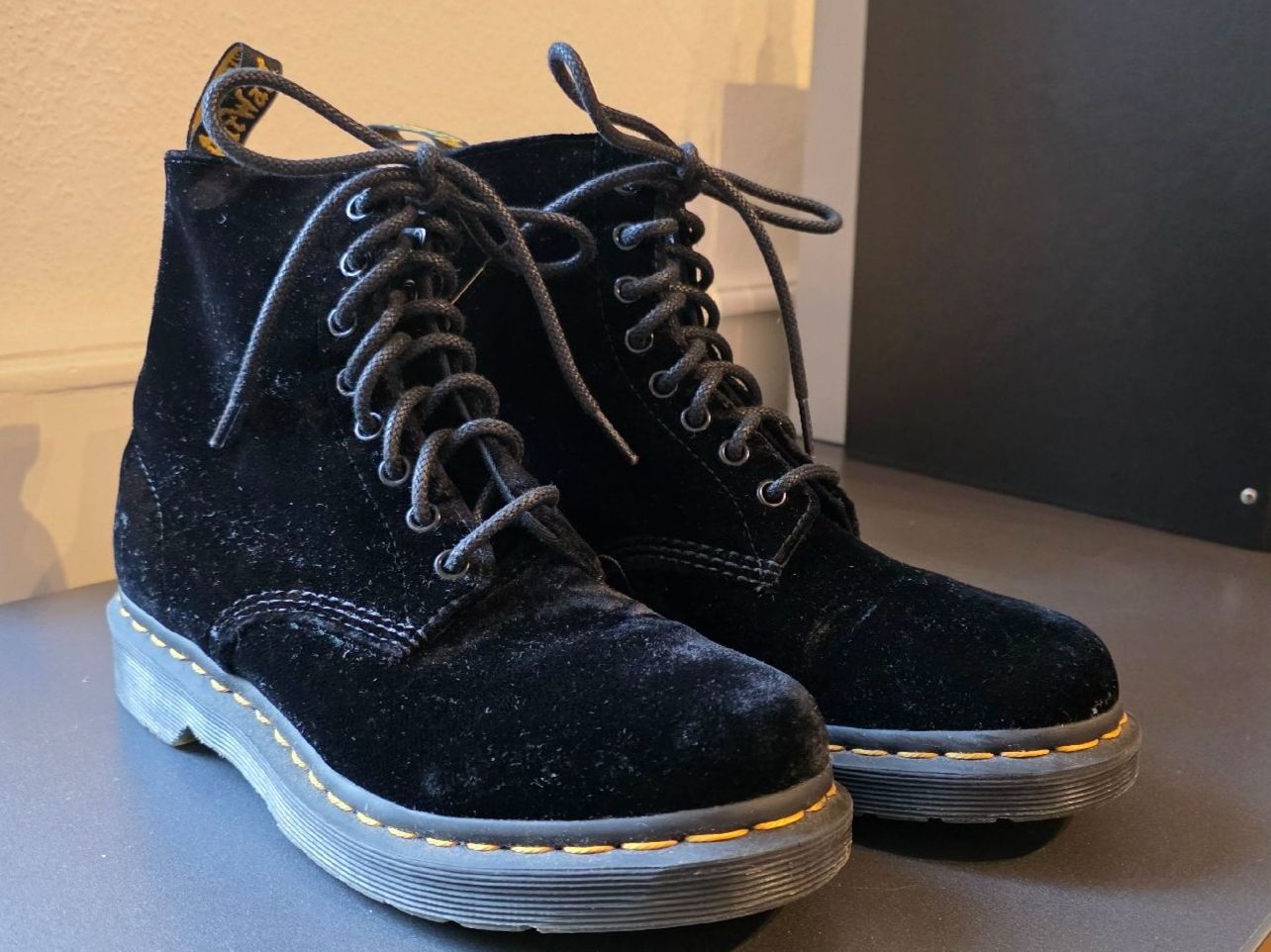 Dr. Martens Scarpe da uomo: Dr. Martens 1460 Pascal Velvet – Nuovo (secondo la descrizione) da Solothurn venduto da _Moonchild_