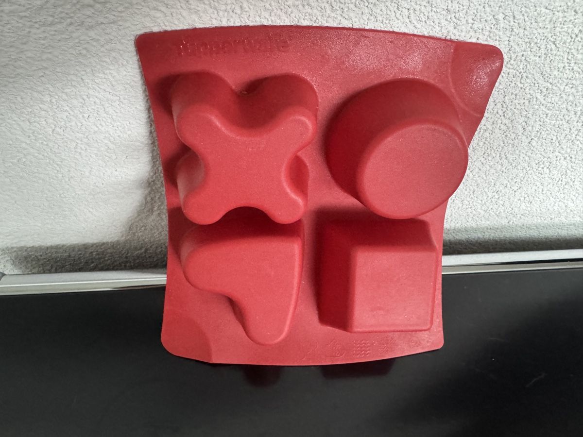 Tupperware Teglie da forno: Tupperware Silikon Form - Muffins, Kuchen, Glace, – Usato da Gurmels venduto da topsommer 2