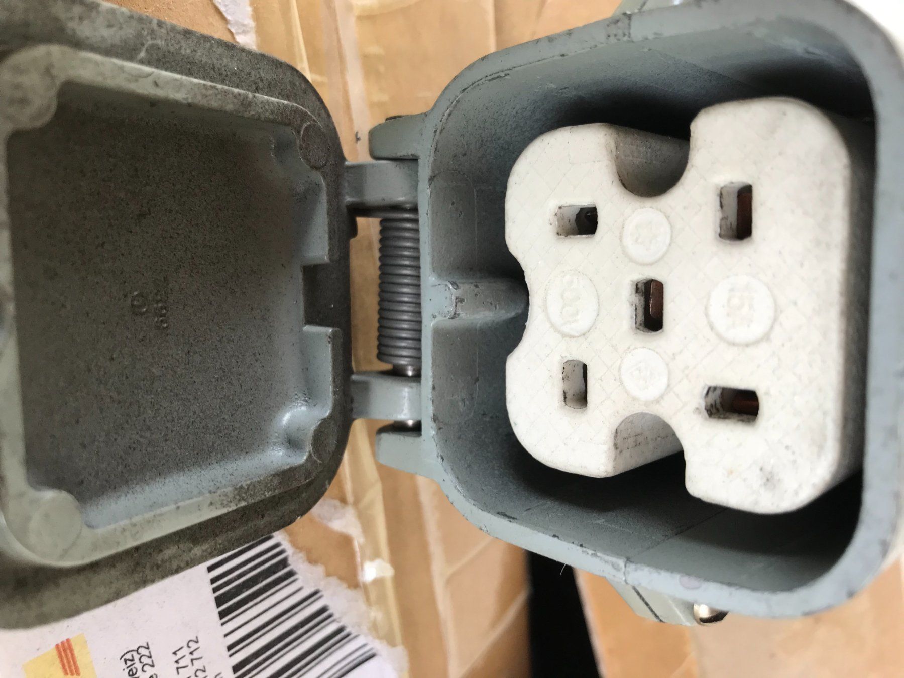 Spine: Steckdose Aufputz  15 A / 500 Volt – Usato da Egliswil venduto da didiflu 2