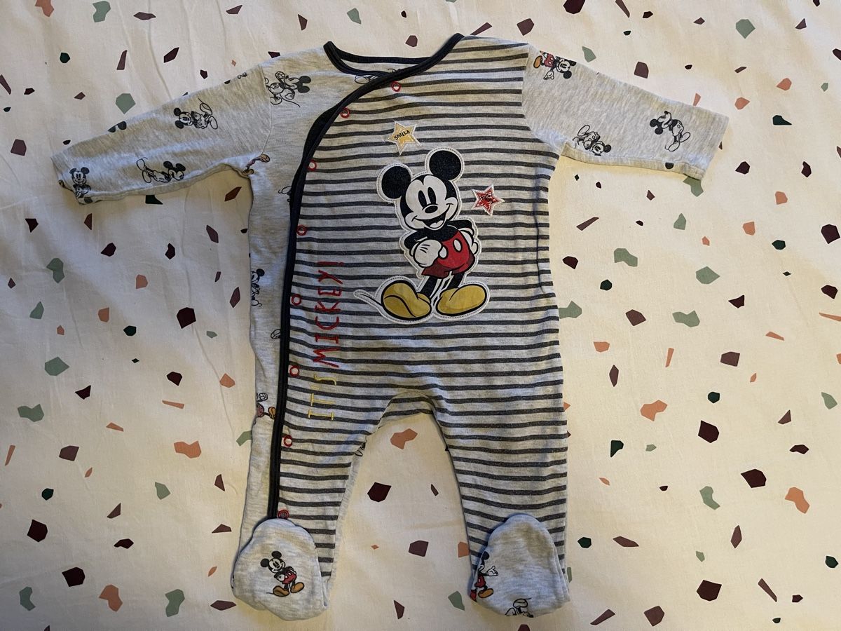 Pyjamas & Ähnliches: Mickey Mouse Baby Schlafstrampler, Grösse 74 – Gebraucht aus Hirzel von carta9