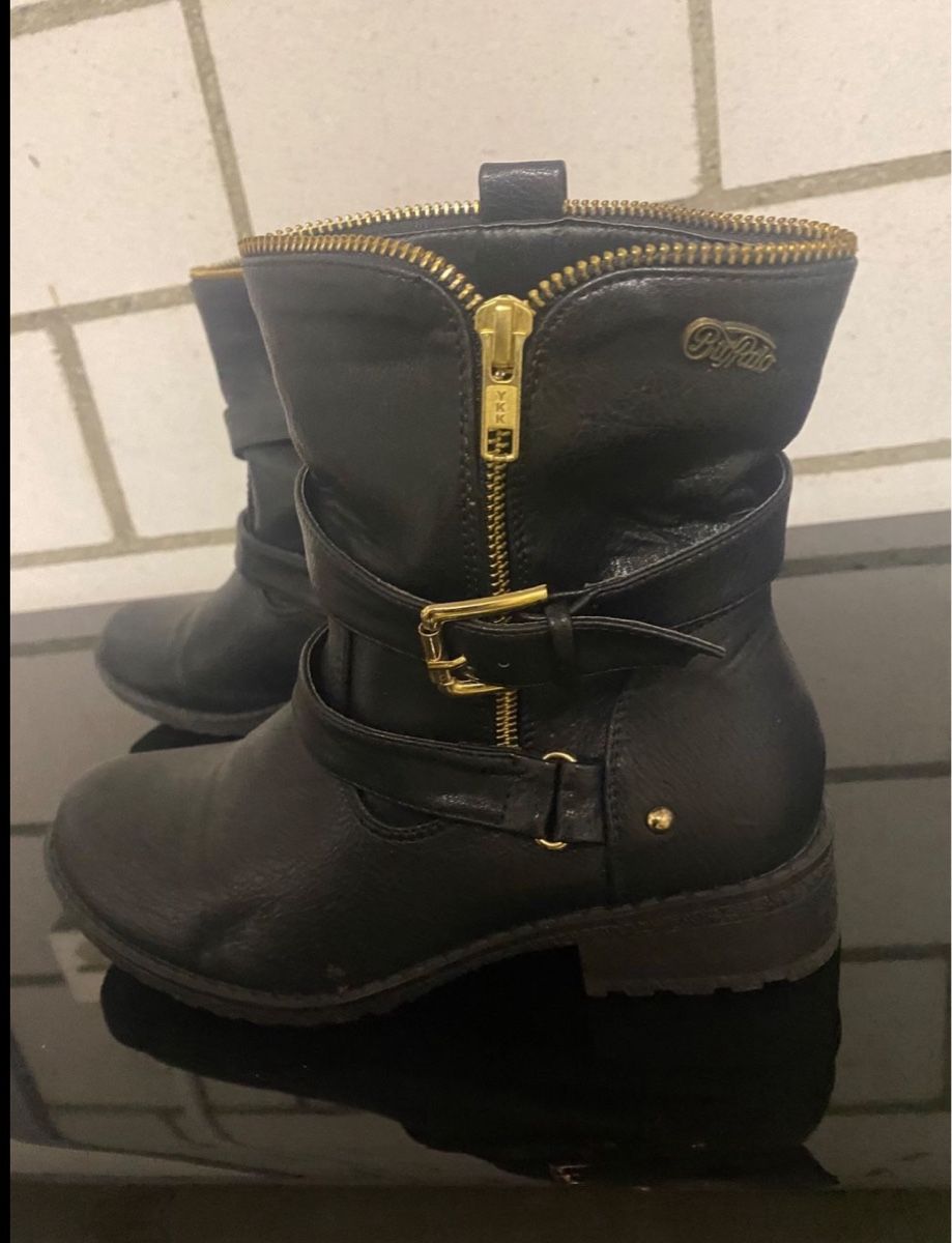 Buffalo Scarpe da donna: Stylische Buffalo Stiefel Gr.37 – Usato da Zofingen venduto da _ina