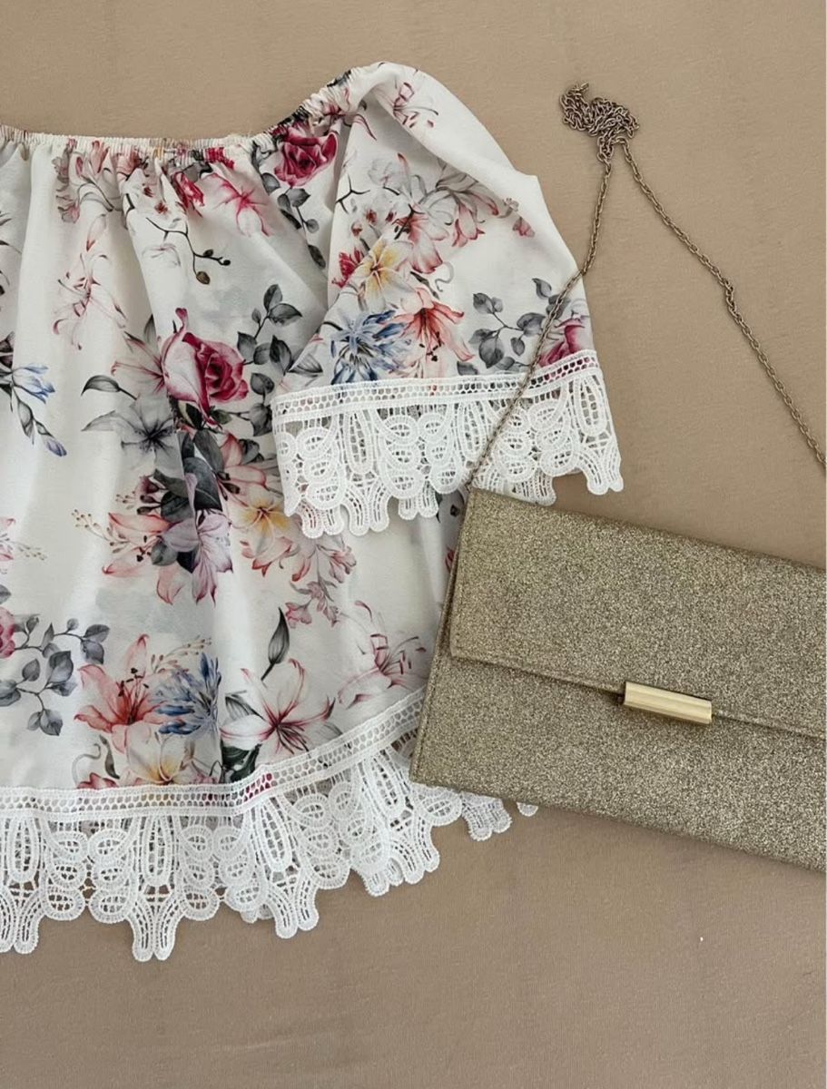 Camicette: Sommerliches Off-Shoulder-Top mit Blumenmuster & Spitze – Usato da Burgdorf venduto da lin_g59z 2