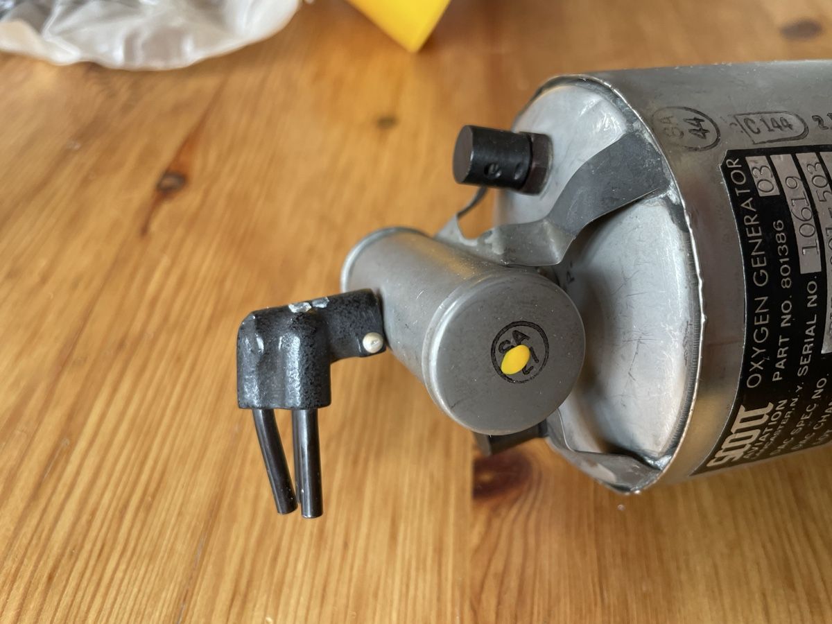 Misurare: Scott Flugzeug Sauerstoff Maske und Generator – Usato da Erlen venduto da Mirageiii 1