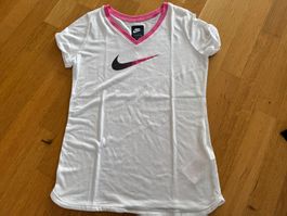 Neues Nike T-Shirt grösse 146-156