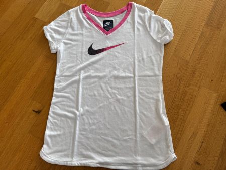 Neues Nike T-Shirt grösse 146-156
