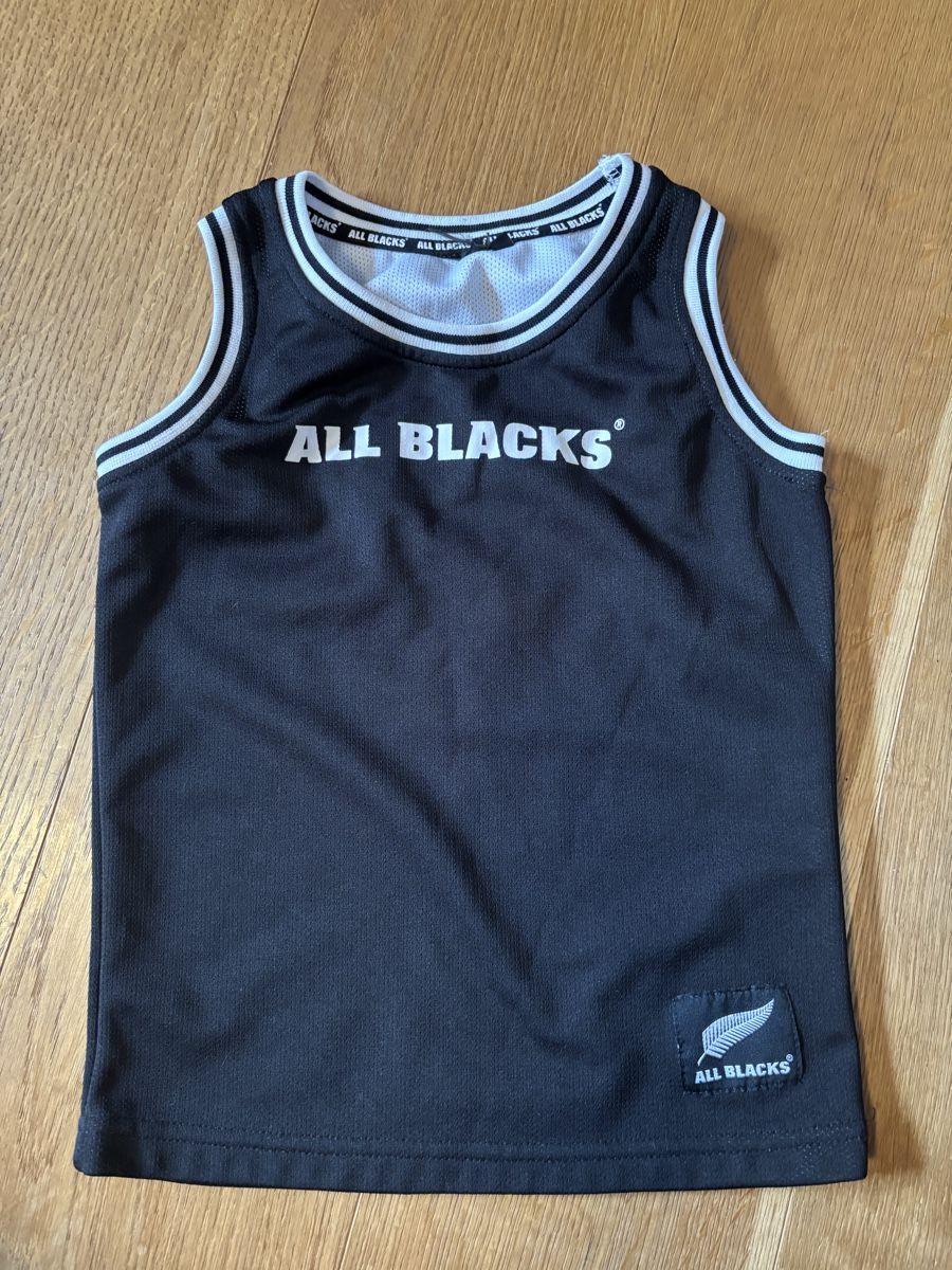 Scarpe, pantaloni & magliette da ginnastica: All Blacks Kinder Shirt – Usato da Würenlos venduto da Ashley24