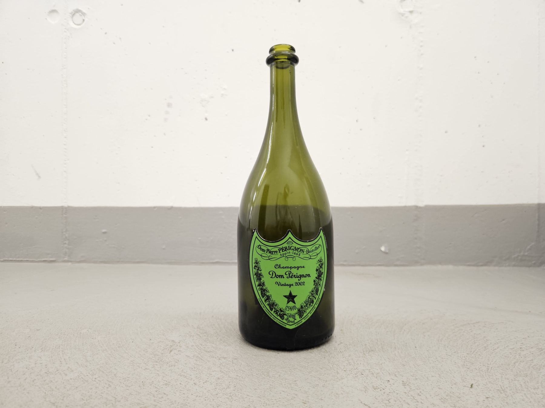 Altro in Stoviglie & Bicchieri: DOM PERRIGNON 2002 - Flasche 0.75l neon – Usato da Wallisellen venduto da ZHU 2