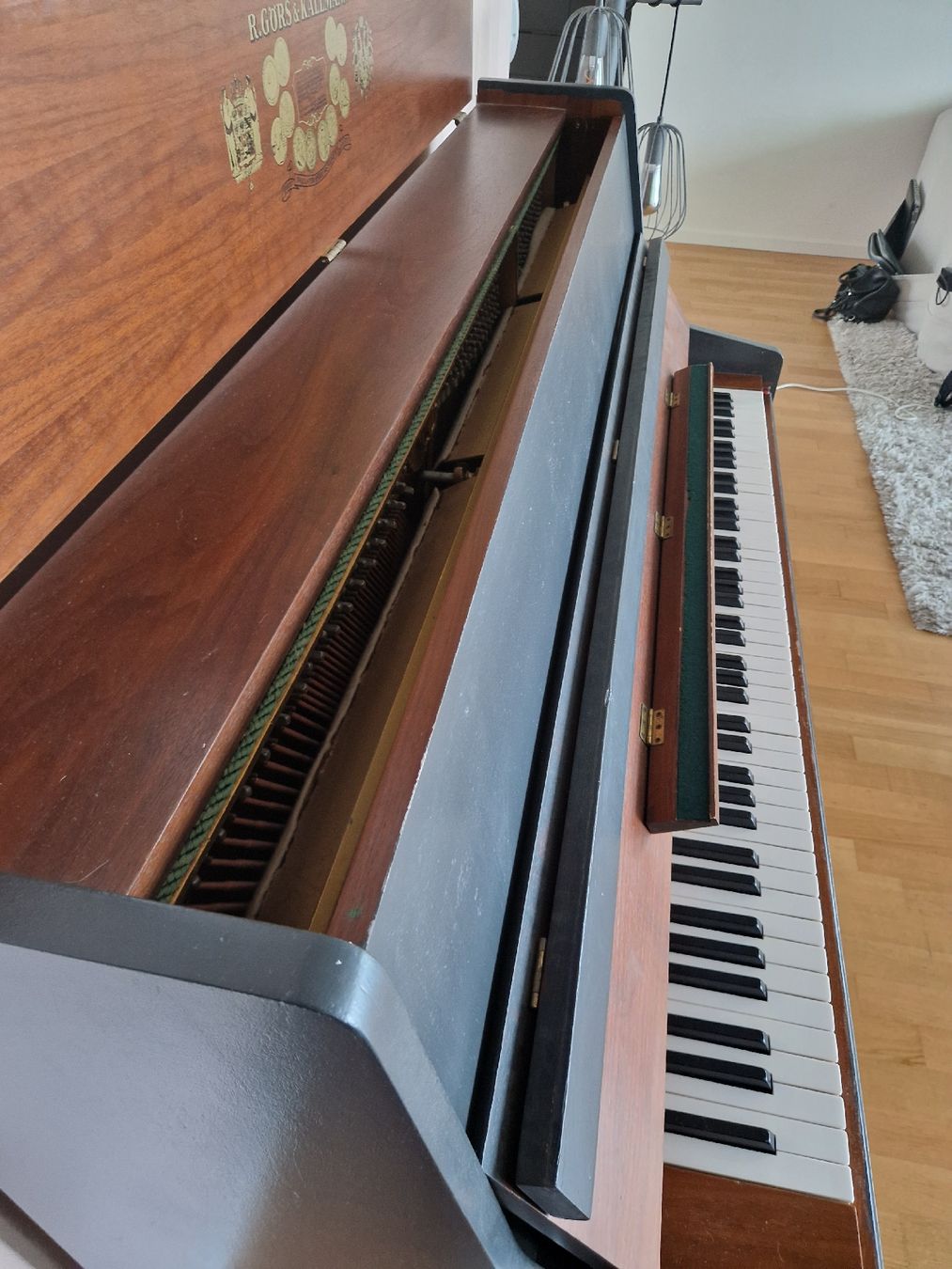 Instruments de musique: Klavier R. Görs & Kallmann dunkelgrau gestrichen. – D'occasion à Horgen par dam_w7vc 4