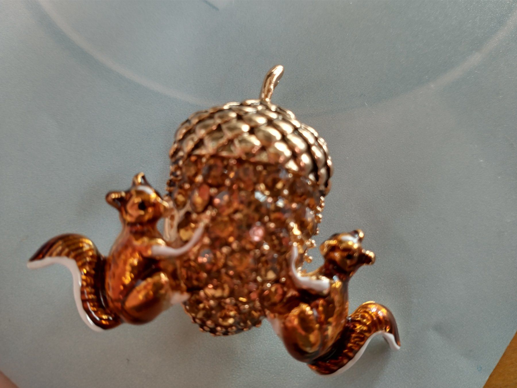 Broschen & Nadeln: Eichhörnchen Brosche mit Eichel, Vintage Stil – Neu (gemäss Beschreibung) aus Löhningen von Chimae67 5