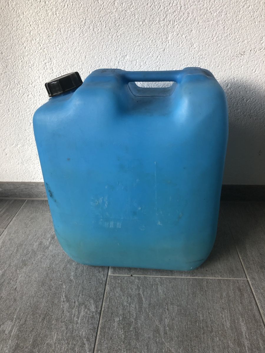 Taniche per benzina: Benzinkanister – Usato da Fraubrunnen venduto da MarvinNr42
