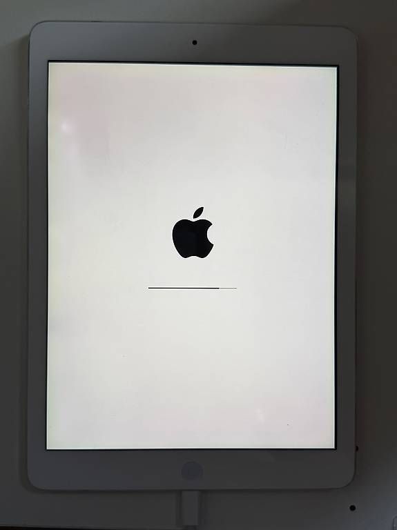 Apple Tablettes PC: Apple iPad Air – D'occasion à Steinen par Rocket_84 3