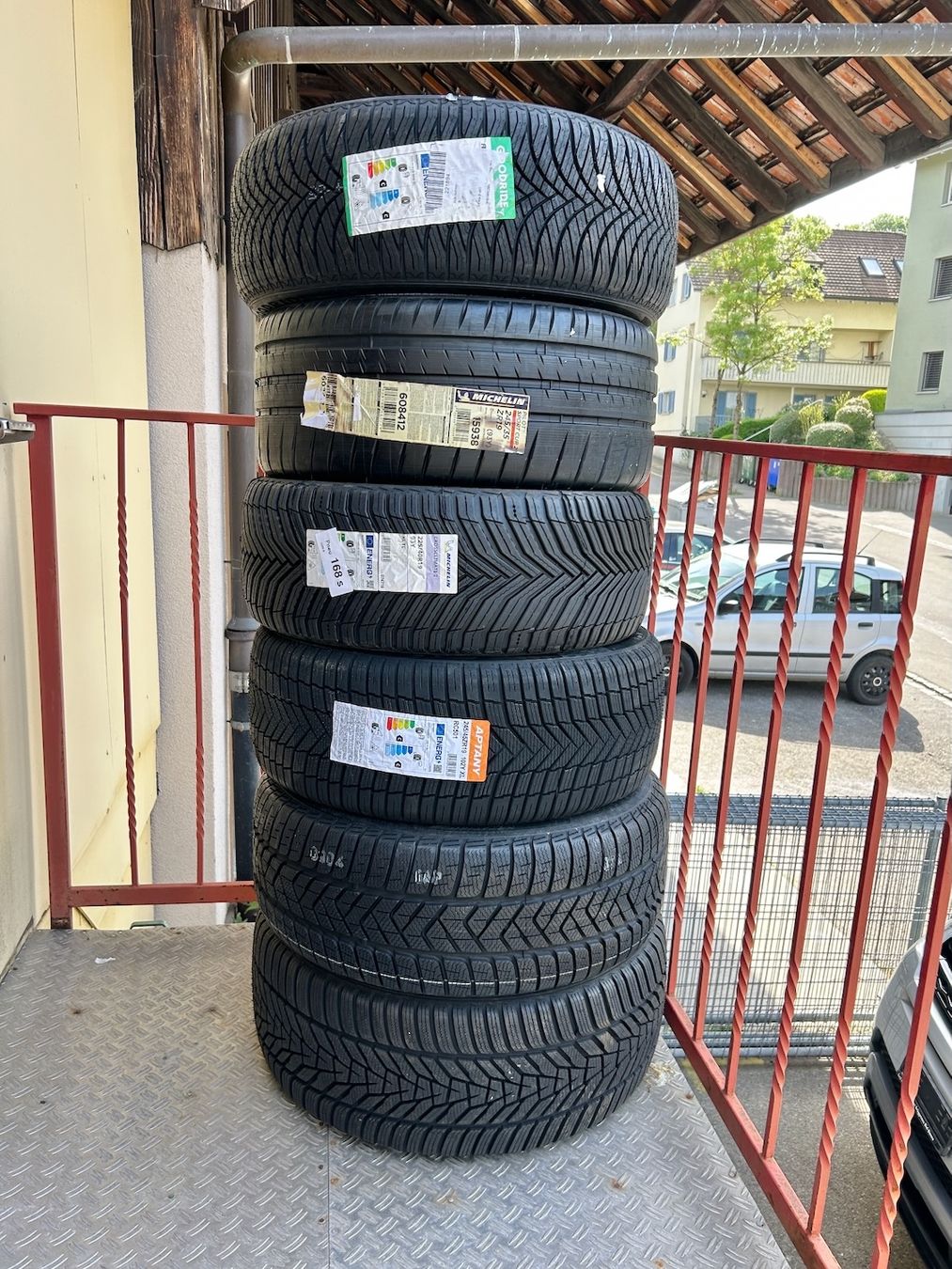 Pneumatici & Ruote complete: ||•  6 Einzelpneus - 6 Stück /168s – Nuovo e nell'imballaggio originale da Zürich venduto da LUIS-B 1