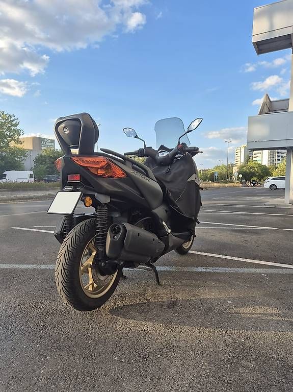 Scooter: Yamaha X-MAX 300 Tech Max – Usato da Genève venduto da LM__ 2