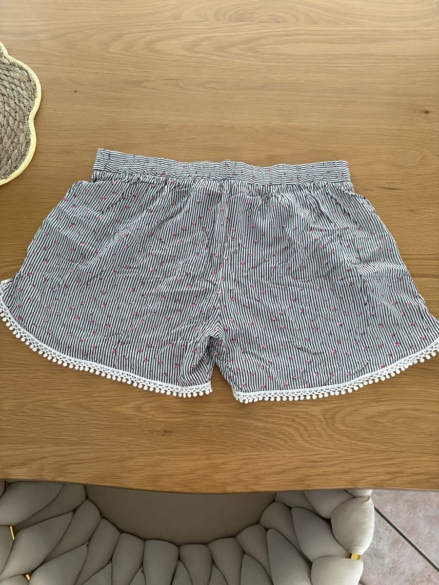 Hosen: Pantaloncini a righe bianche e nere – Gebraucht aus S. Antonino von LIKA91 1