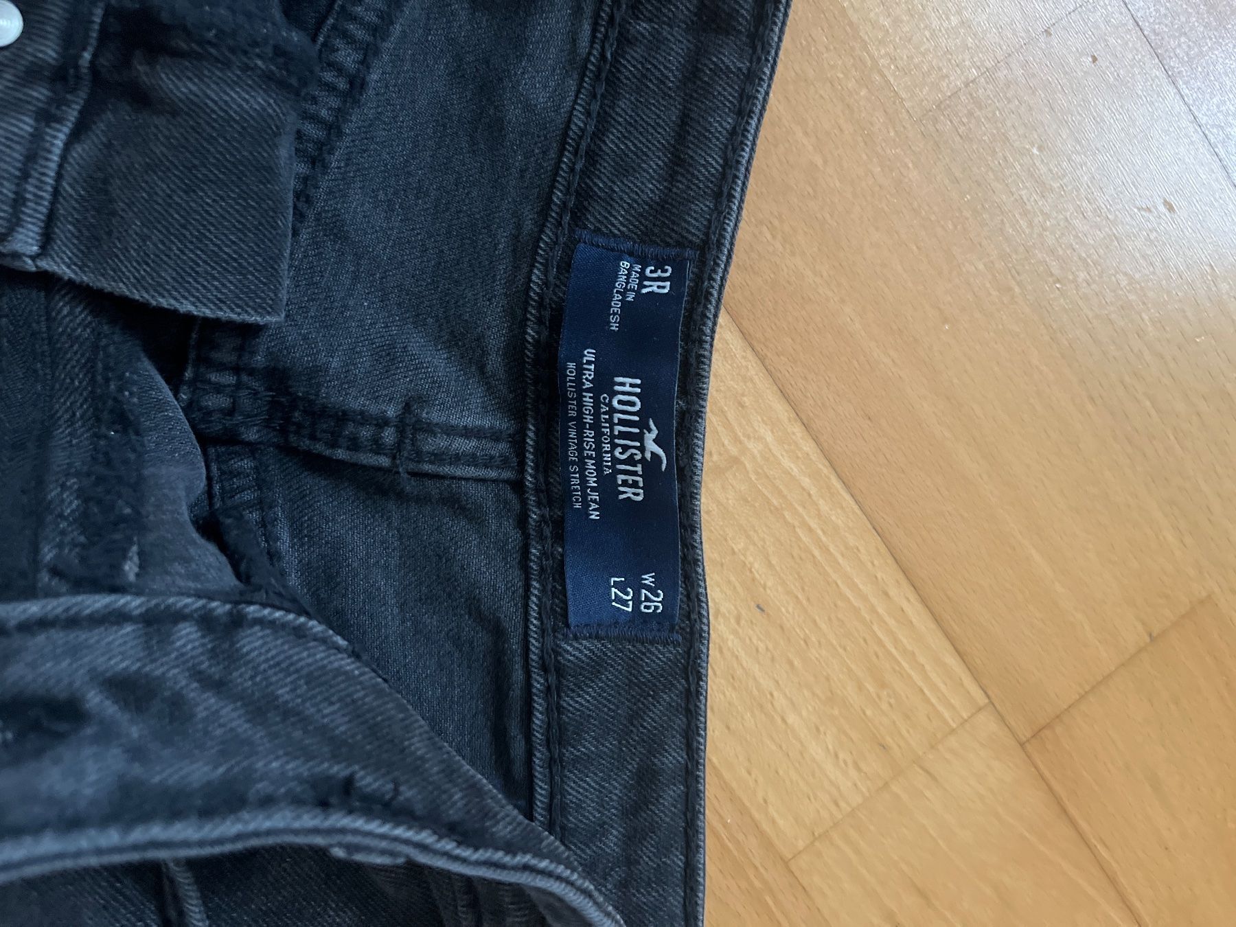 Hollister Jeans: Hollister Mom Jeans – Usato da Bülach venduto da SharonP01 2