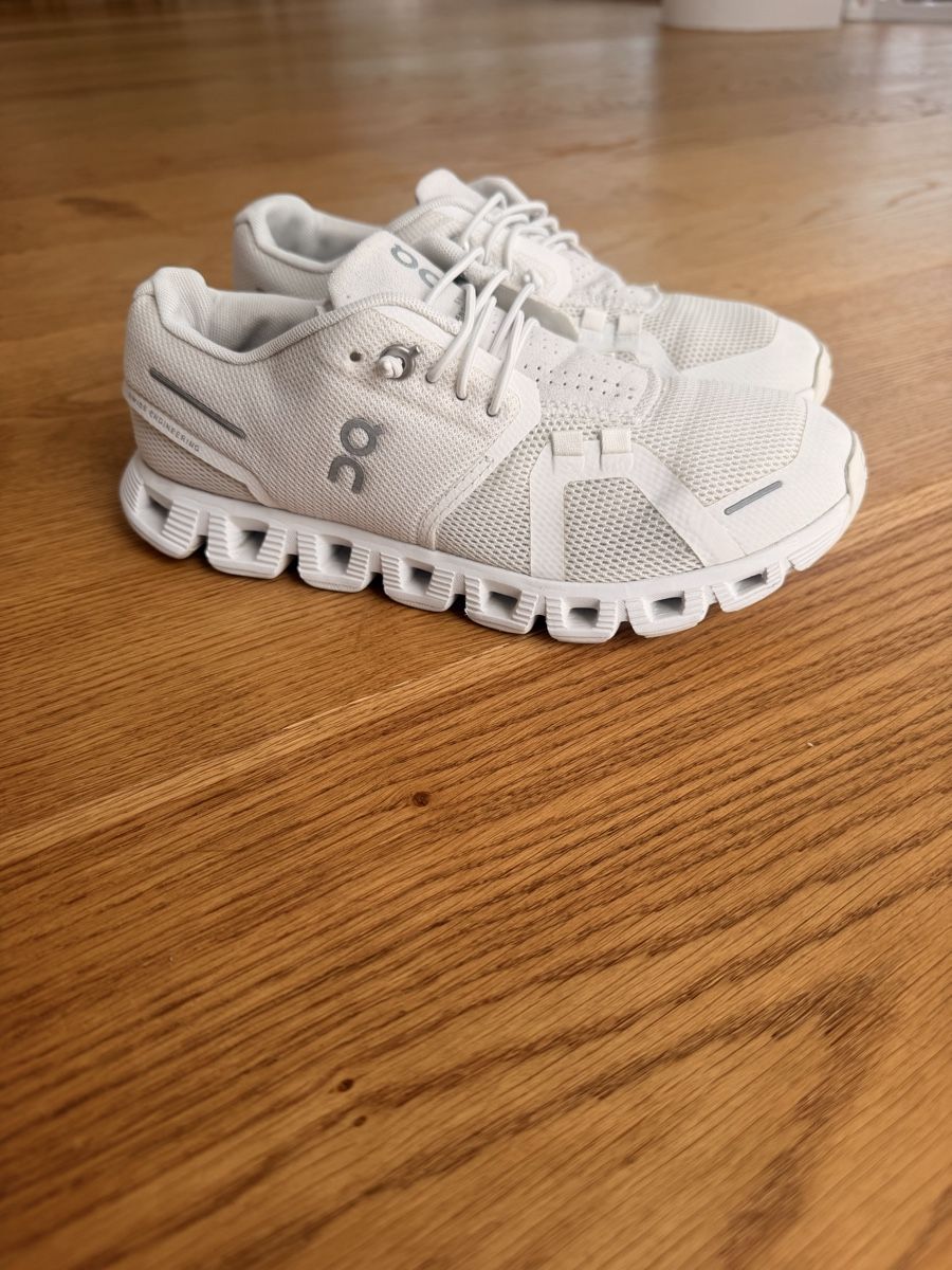 On Damenschuhe: On Running Cloud sneakers white acceptable condition – Gebraucht aus Baden von Chaochao3