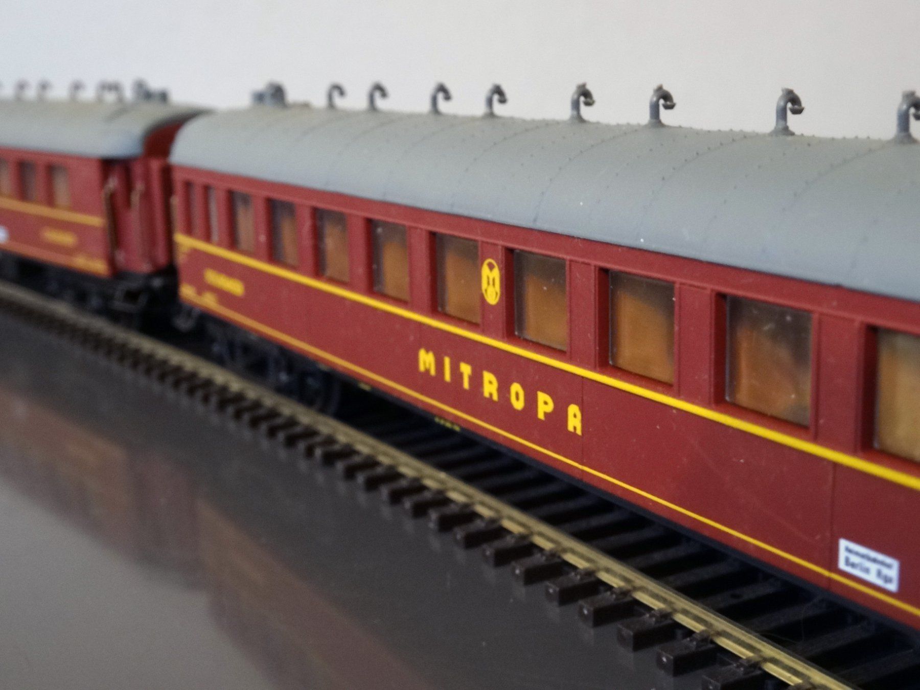 Mitropa Modelleisenbahnen: Sehr schöner Mitropa Wagen H0 – Gebraucht aus Zürich von chris1960
