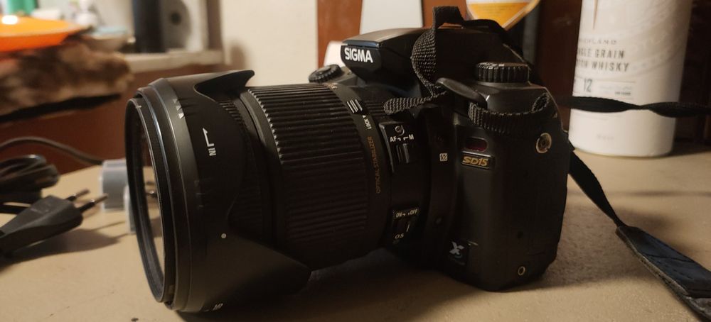 Sigma SD 15 Kamera mit 18-250mm 1