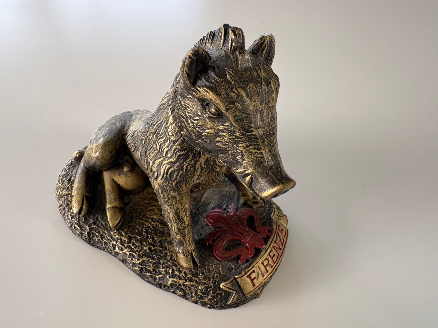 Figuren: Sanglier "Firenze" décoratif en résine dorée – Gebraucht aus Lausanne von opi_92cn