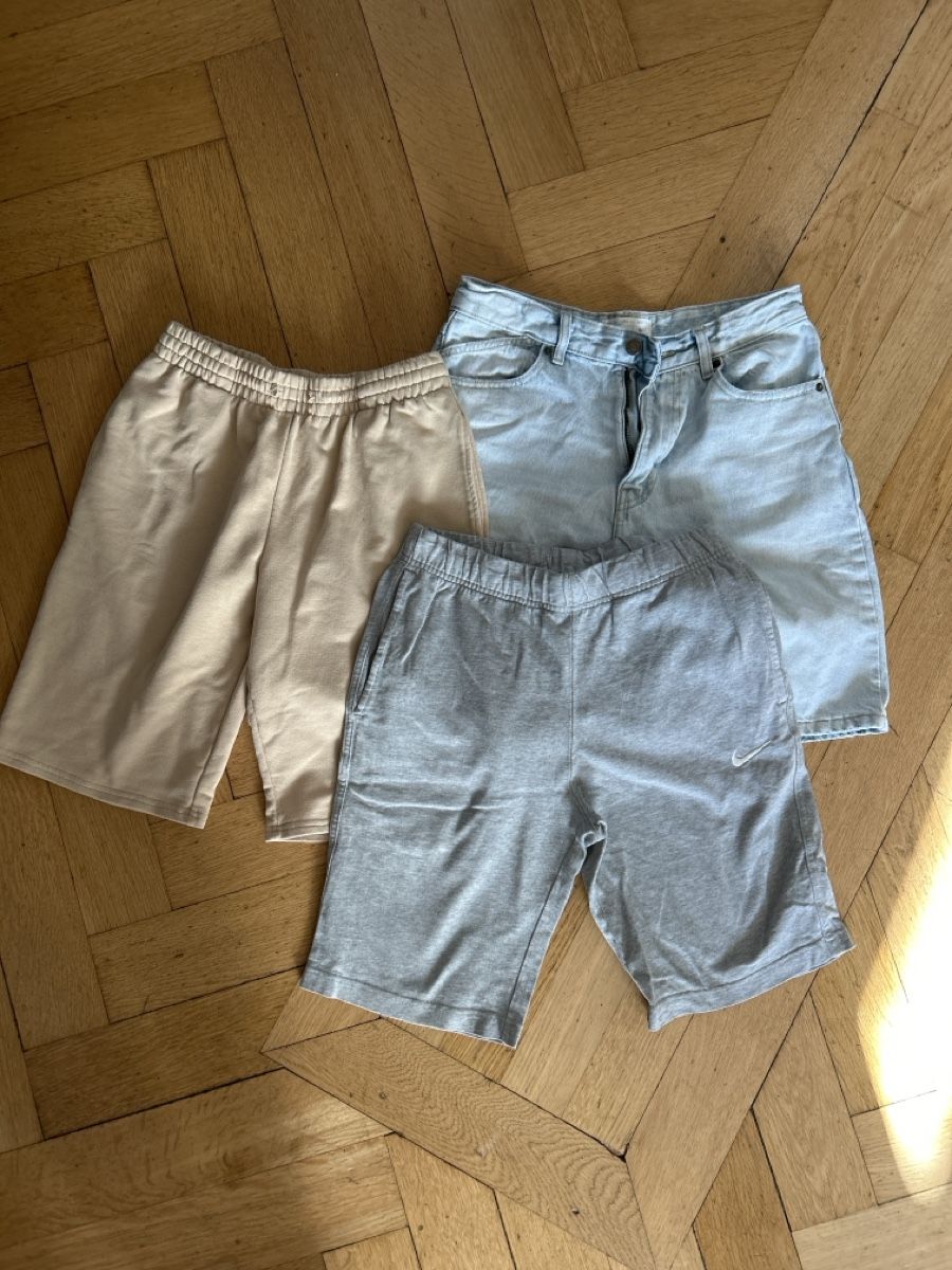 Lotti & Set di vestiti: 3 kurze Hosen, S – Usato da Olten venduto da marcia5
