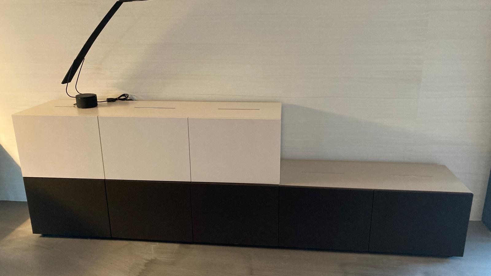 Team By Wellis Mobili TV: Sideboard Mod. Giro von Wellis – Nuovo (secondo la descrizione) da Jona venduto da designfurniture