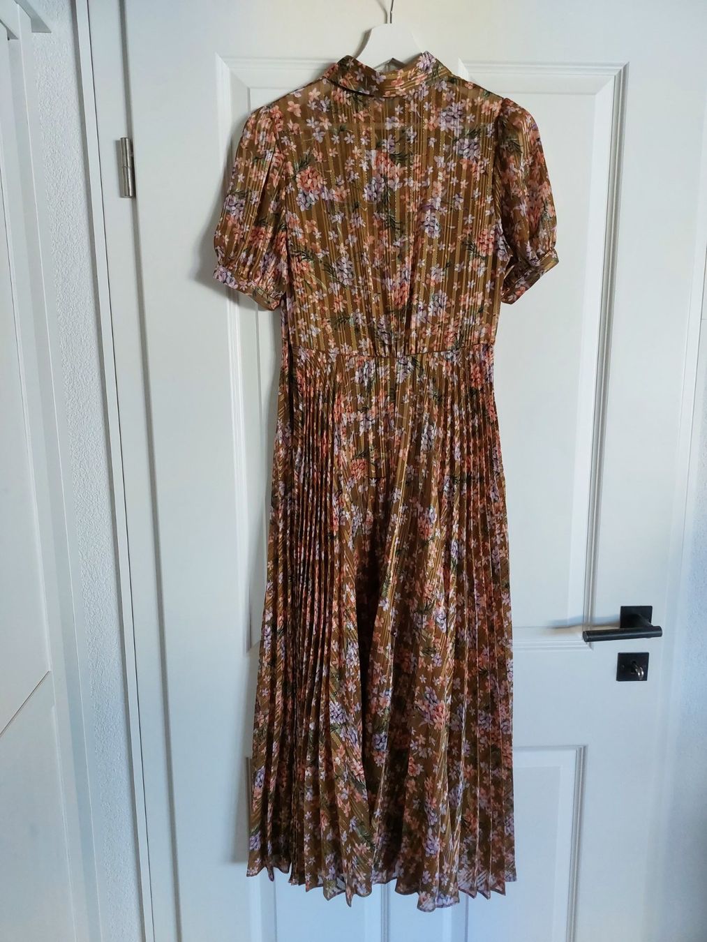 Mango Vestiti: Kleid mit Faltenrock Mango – Nuovo (secondo la descrizione) da Titterten venduto da fra_v27g 1