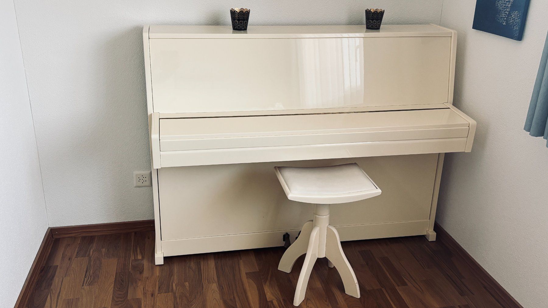 Instruments de musique: Klavier Rieger-Kloss, weiss – D'occasion à Buttisholz par ruurm 1