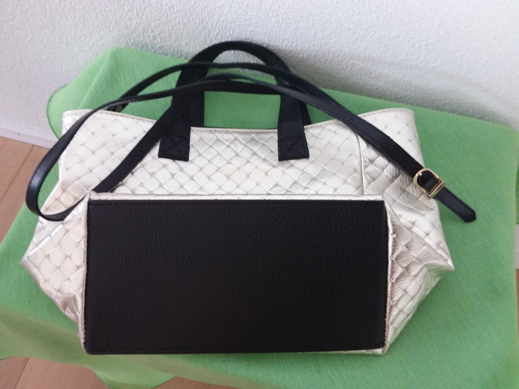 Borse da donna: Handtasche / Umhängetasche goldig – Usato da Uitikon Waldegg venduto da Risibisi7 4