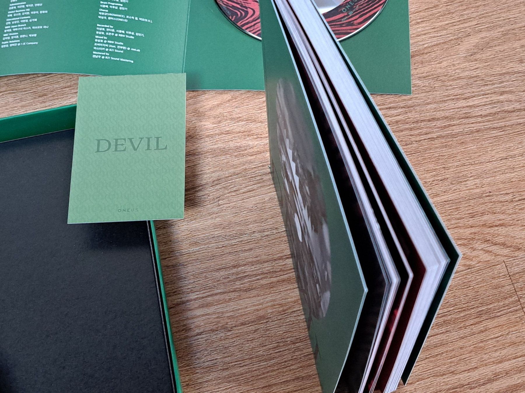 CD: CD   Devil-Green Version-Inkl.Photobook,  Korea – Nuovo (secondo la descrizione) da Unterseen venduto da Kanica 5
